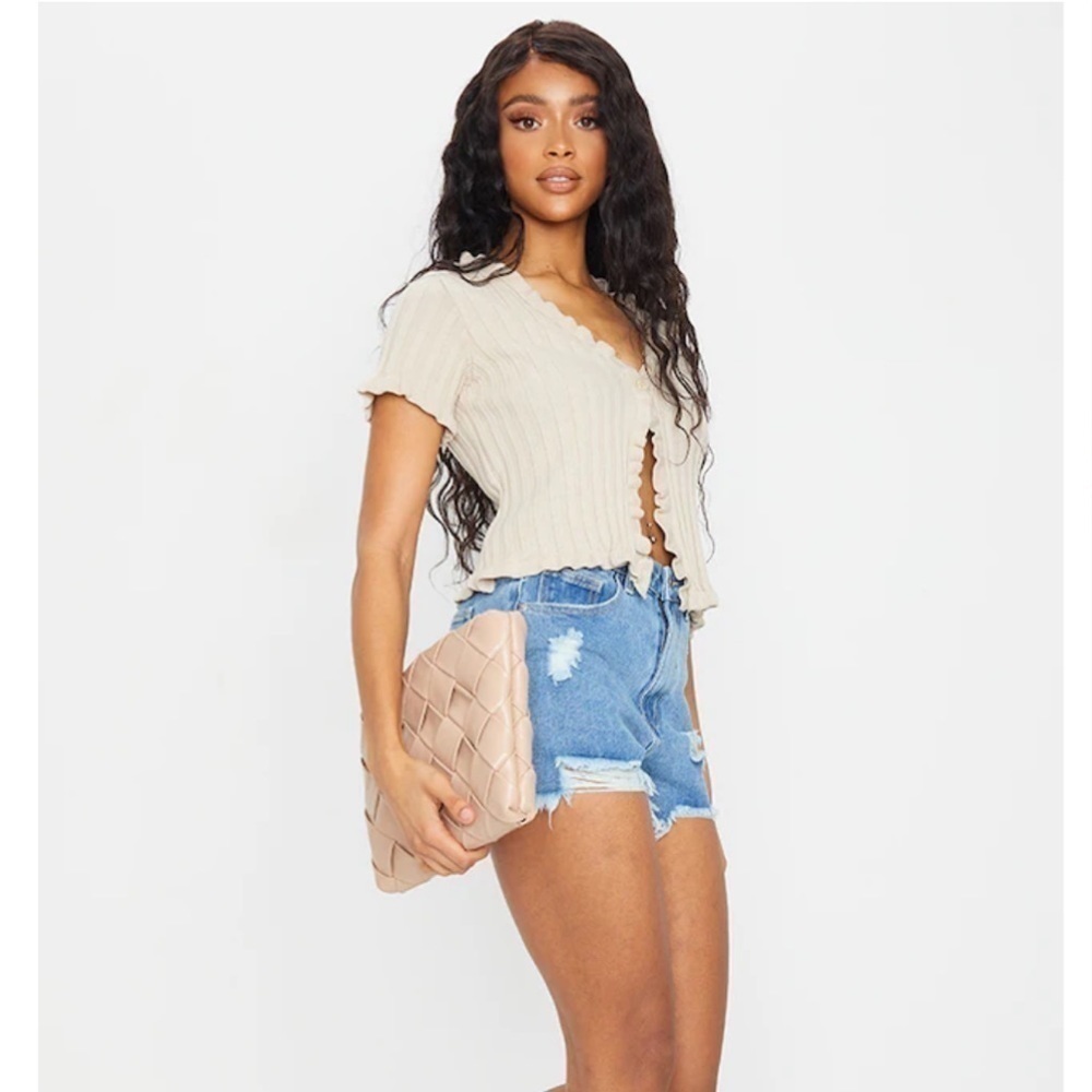 NWT Pretty Little Thing Mid Blue Wash Ripped Denim Shorts - Picture 2 of 6